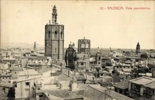 Ak Valencia Stadt Spanien, Panoramablick auf  Türme,  Gebäude