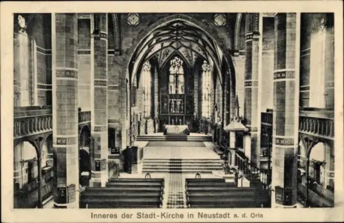 Ak Knau Neustadt an der Orla Thüringen, Innenansicht einer Kirche, hohe Gewölbe, Altarschrein