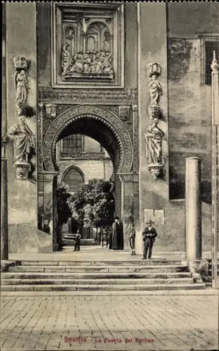 Ak Sevilla Andalusien, La Puerta del Perdón, Figuren, Bäume, Menschen