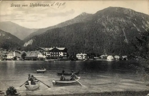 Ak Walchensee Kochel am See,  Boote auf dem Wasser, Berge im Hintergrund, 