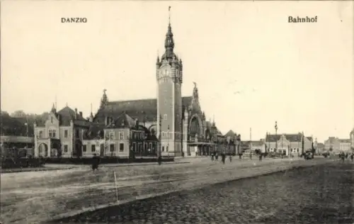 Ak Gdańsk Danzig, Bahnhof   Architektur, Straßenansicht