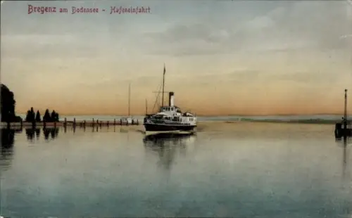 Ak Bregenz am Bodensee Vorarlberg, Bregenz am Bodensee, Hafeneinfahrt, Dampfschiff, ruhige Wasser