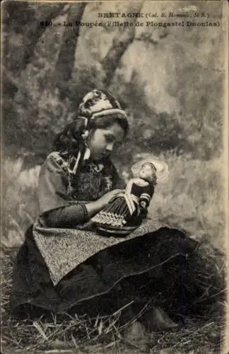 Ak Plougastel Daoulas Finistère, Mädchen in Tracht, Puppe