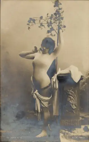 Ak Nackte Frau, Erotik, Frauenakt, Rose, Rosenstamm