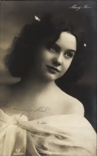 Ak Mary P., Porträt einer jungen Frau
