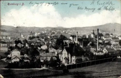Ak Rumburk Rumburg Region Aussig, Stadtansicht von  Fabriken, Häuser, Berge im Hintergrund