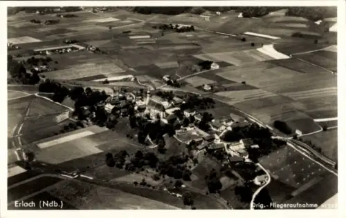 Ak Erlach Großerlach in Württemberg, Luftaufnahme von Erlach, ländliche Gegend, viele Felder, kei