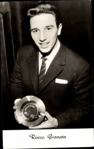 Ak Sänger Rocco Granata, Portrait mit Schallplatte