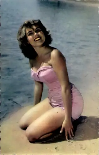 Ak Frau in pinkem Badeanzug, Porträt