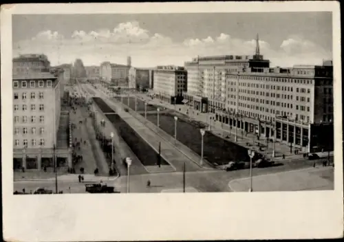 Ak Berlin Friedrichshain, Stalinallee, Blick zum Strausberger Platz
