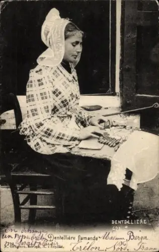 CPA Dentellière flamande, Frau in Tracht