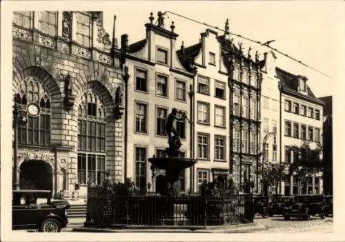 Ak Gdańsk Danzig, Danzig Langgasse, Brunnen,  Gebäude, Autos