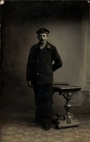 Foto Ak Deutscher Soldat in Uniform, Mützenband, Luftschiff-Abteilung