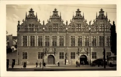 Ak Gdańsk Danzig, Zeughaus in   Architektur, keine Personen sichtbar