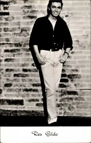 Ak Schlagersänger und Schauspieler Rex Gildo, Standportrait