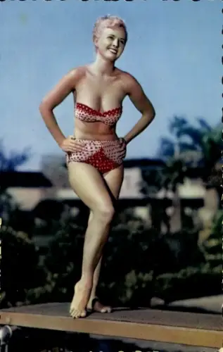 Ak Frau in Bikini auf einem Sprungbrett