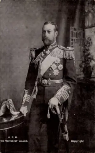 Ak H.R.H. The Prince of Wales, König Georg V von Großbritannien, Standportrait, Orden