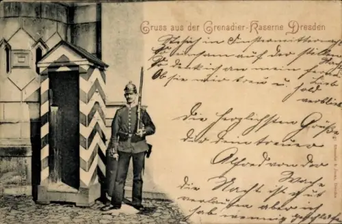 Ak Dresden, Grenadier-Kaserne, Soldat hält Wache