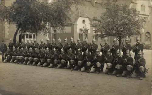 Foto Ak Deutsche Soldaten in Uniformen, Gruppenfoto