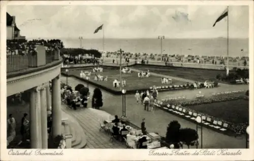 Ak Ostseebad Travemünde Lübeck, Ostseebad  Terrasse, Garten, Stadt Kursaales, Meerblick