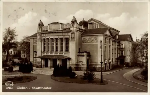 Ak Gießen an der Lahn Hessen, Gießen Stadttheater,  Architektur, schwarz-weiß