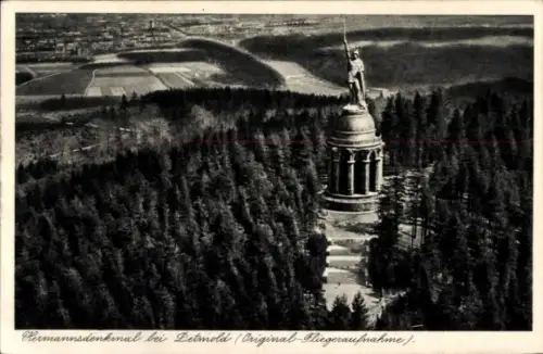 Ak Detmold am Teutoburger Wald, Hermannsdenkmal,  Original-Fliegeraufnahme, Statue, Wald