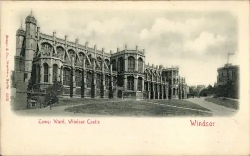 Ak Windsor Berkshire England, Windsor Castle, Lower Ward,  Architektur, Schwarz-Weiß-Bild