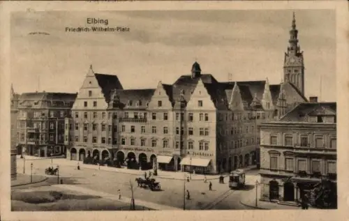 Ak Elbląg Elbing Westpreußen, Friedrich Wilhelm Platz, Kirchturm, Geschäfte, Straßenbahn