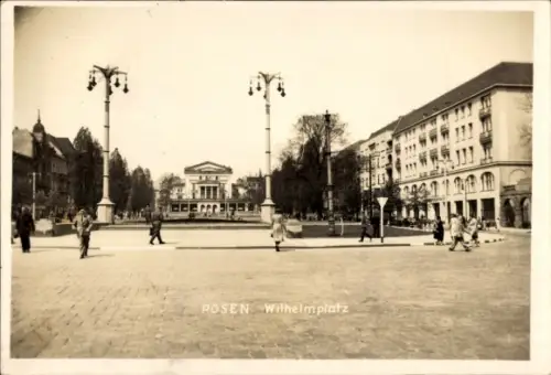 Foto Ak Poznań Posen, Blick auf den Wilhelmplatz, Passanten