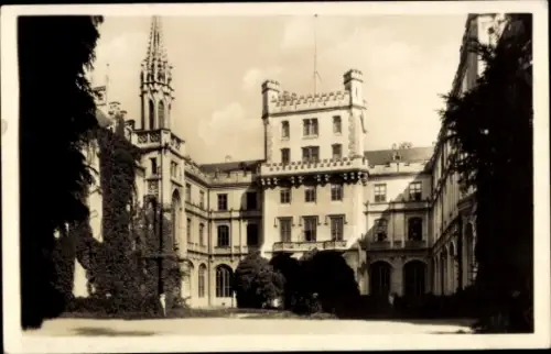 Ak Lednice Eisgrub Südmähren, Schloss  Gartenanlage,  Architektur