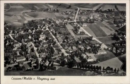 Ak Crossen an der Mulde Zwickau Sachsen, Luftaufnahme von Crossen/Mulde, landwirtschaftliche Fläc