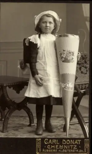 Kabinett Foto Chemnitz in Sachsen, Mädchen mit Schultüte