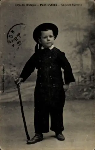 Ak Pont-L'Abbé Bretagne, Junge in Tracht