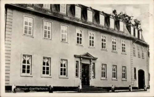 Ak Weimar in Thüringen, Weimar Goethehaus, Gebäude mit Fenstern, Eingangstür, keine Personen, kei