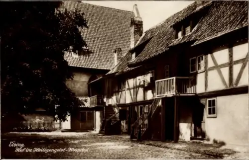 Ak Elbląg Elbing Westpreußen, Hof im Heiligengeist-Hospital