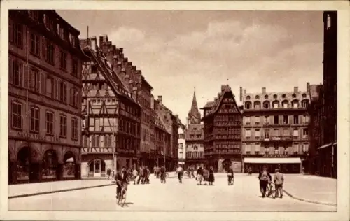 Ak Strasbourg Straßburg Elsass Bas Rhin, Münsterplatz,  Gebäude, Menschen auf der Straße