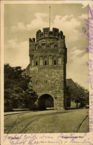 Ak Tangermünde an der Elbe, Tangermünder Tor,  Architektur, Straßenansicht