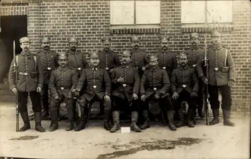 Foto Ak Grudziądz Graudenz Westpreußen, Deutsche Soldaten in Uniformen