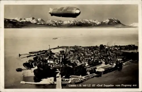 Ak Lindau am Bodensee Schwaben, Luftaufnahme von  Zeppelin, Berge im Hintergrund