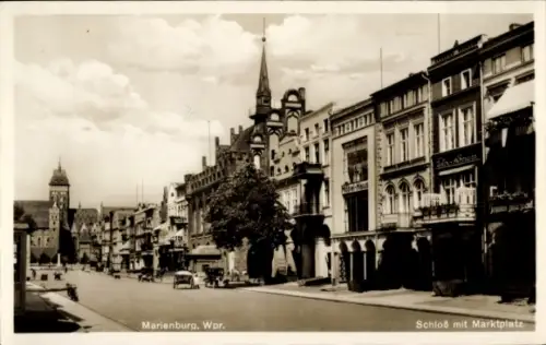 Ak Malbork Marienburg Westpreußen, Schloss mit Marktplatz, Möbelhaus, Geschäft Felix Aßmann