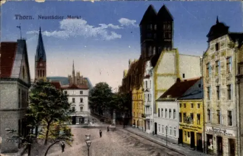Ak Toruń Thorn Westpreußen,  Neustädter Markt, Stadtansicht, Menschen auf der Straße