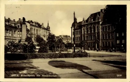 Ak Kopisty Kopitz Most Brüx Region Aussig, Wenzelsplatz, Handelsschule,  Gebäude, Bäume, Schatten