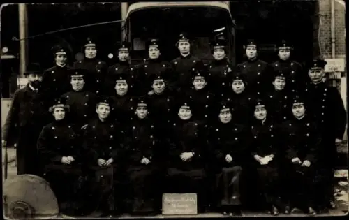 Foto Ak Berlin, Bahnhof Spreestraße, Schaffnerinnen-Ausbildung, Gruppenbild