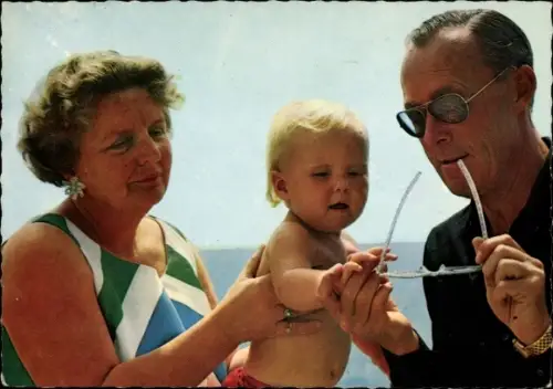 Ak Königin Juliana der Niederlande, Prinz Bernhard, Prinz Willem Alexander, Sommerurlaub 1968