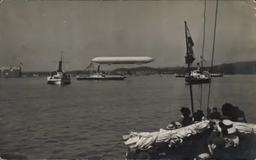 Foto Ak Zeppelin, Luftschiff, Dampfer