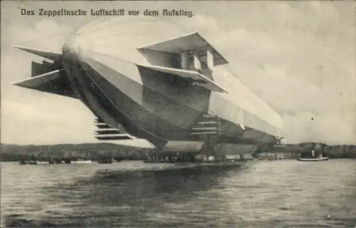 Ak Zeppelinsches Luftschiff vor dem Aufstieg