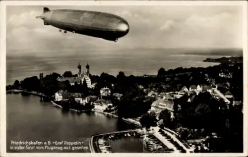 Ak Friedrichshafen am Bodensee, Luftschiff LZ 127 Graf Zeppelin, Fliegeraufnahme