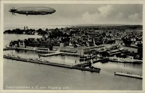 Ak Friedrichshafen am Bodensee, Gesamtansicht, Zeppelin, Fliegeraufnahme