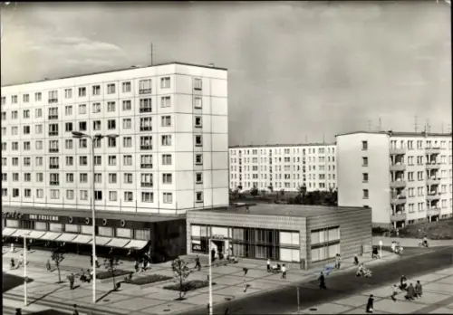 Ak Magdeburg an der Elbe, Städtische Architektur, Fußgänger, Geschäft, ruhige Atmosphäre