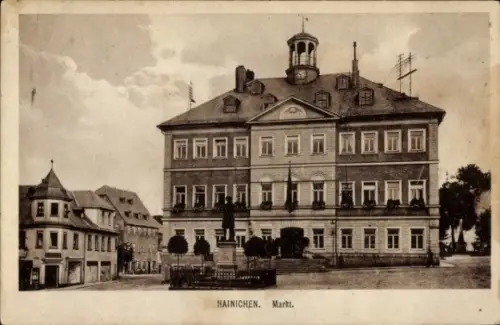 Ak Hainichen in Sachsen, Marktplatz  Rathaus, Statue,  
